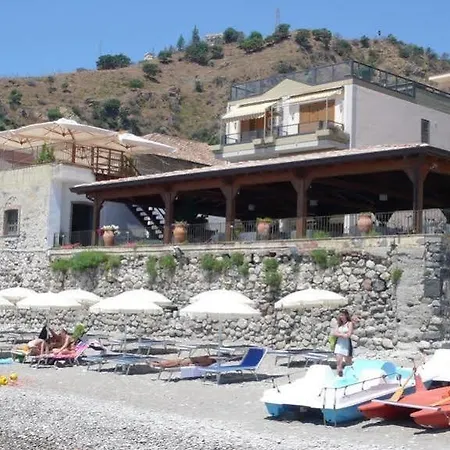 Il Cantone Del Faro Πανσιόν Giardini Naxos